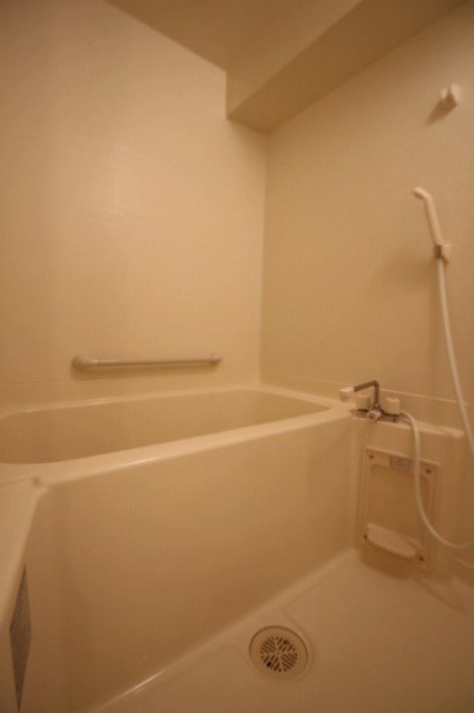 バス・シャワールーム　同物件、別号室のものです。