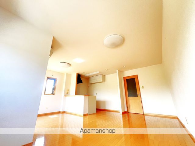ベルフラワー弐番館の居間写真