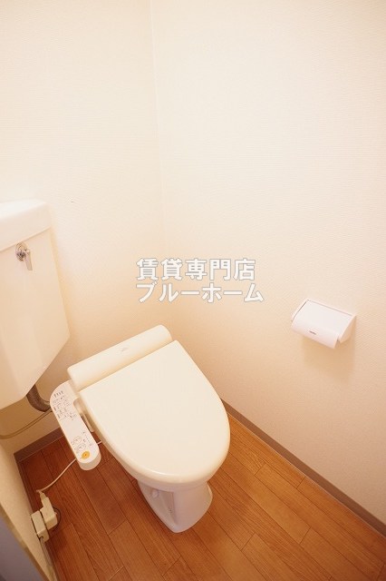 トイレ　温水洗浄便座付きのトイレです！