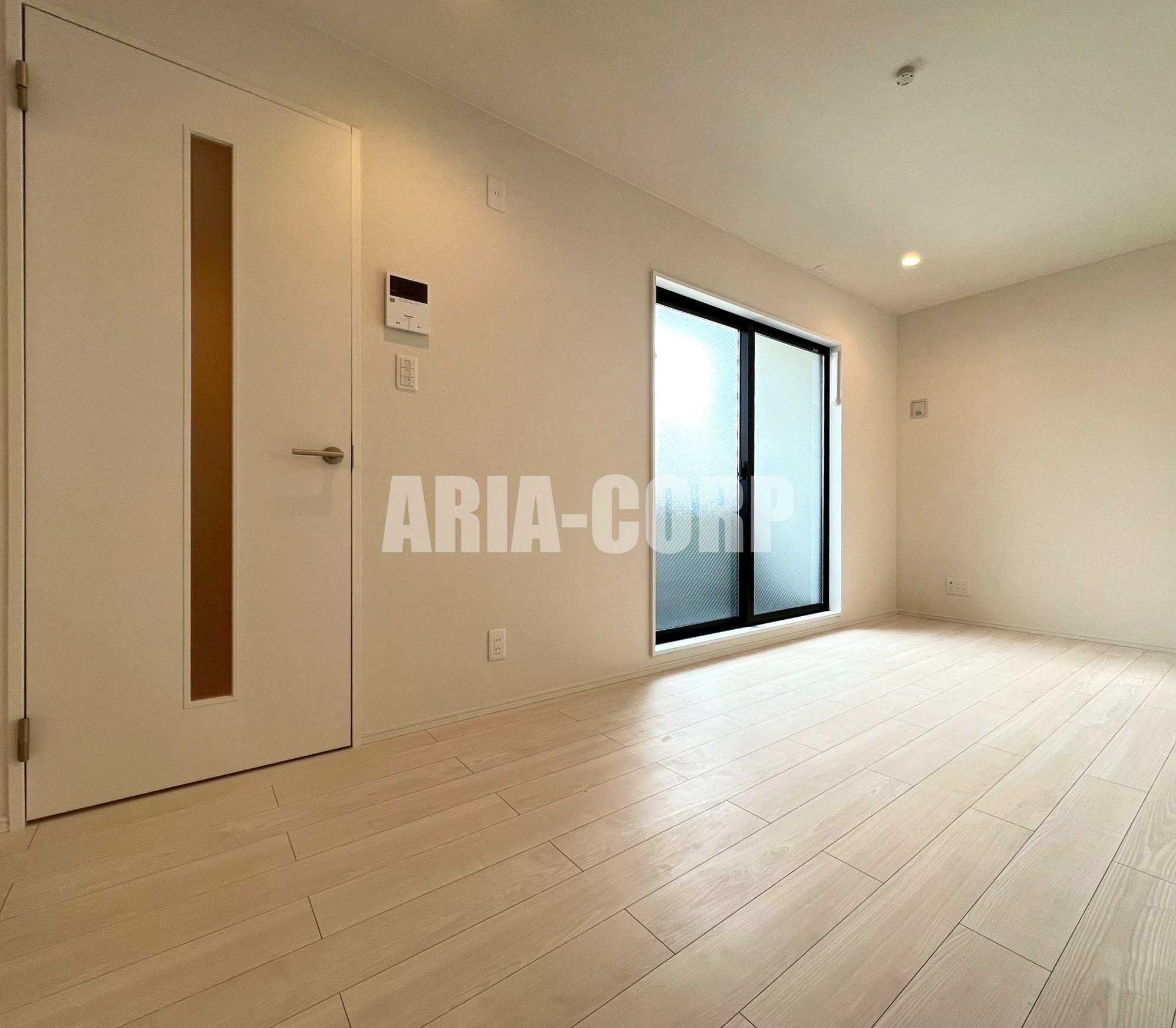 居室・リビング　白を基調とした統一感あるお部屋です！二人入居OK◎