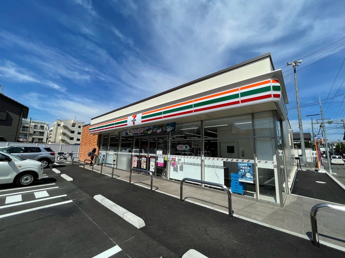コンビニ　セブンイレブン飯能東町店（コンビニ）まで157m