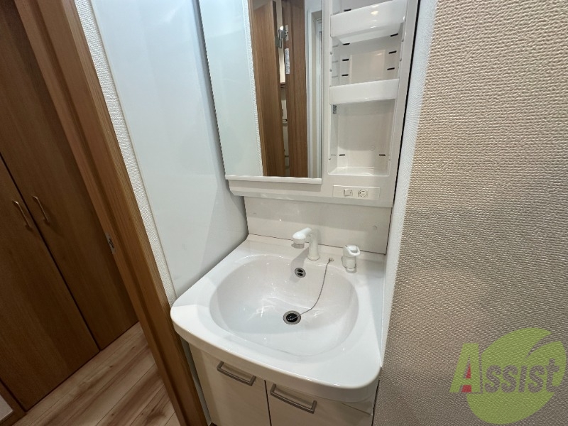 洗面設備　洗面台は独立なので朝の身支度も捗りそうです