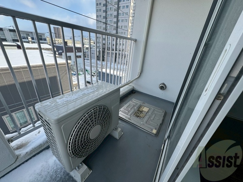 バルコニー　バルコニーは幅があり、広い印象を受けました。