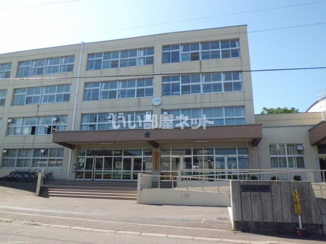 中学校　琴似中学校（中学校）まで451m