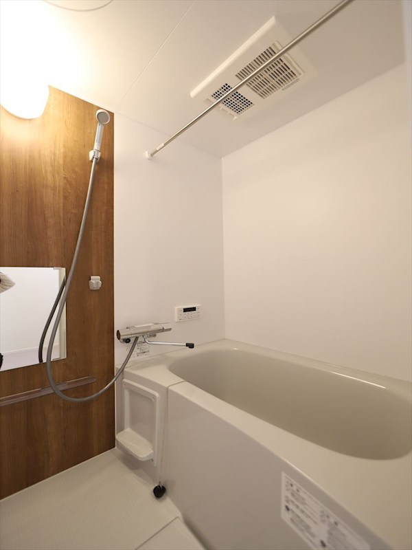 バス・シャワールーム　浴室暖房乾燥機付　追い焚き機能付お風呂　同仕様写真
