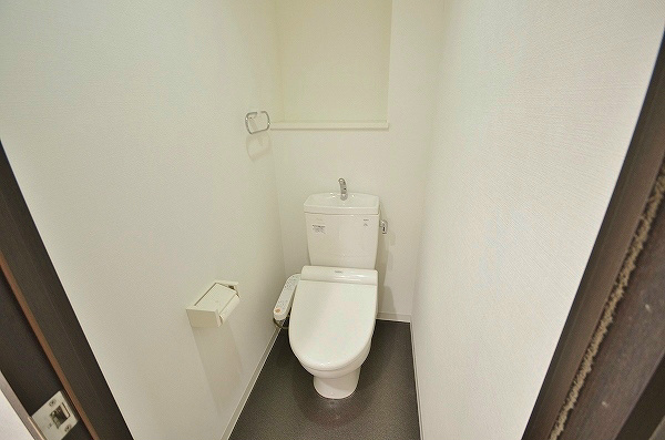 トイレ　温水洗浄便座