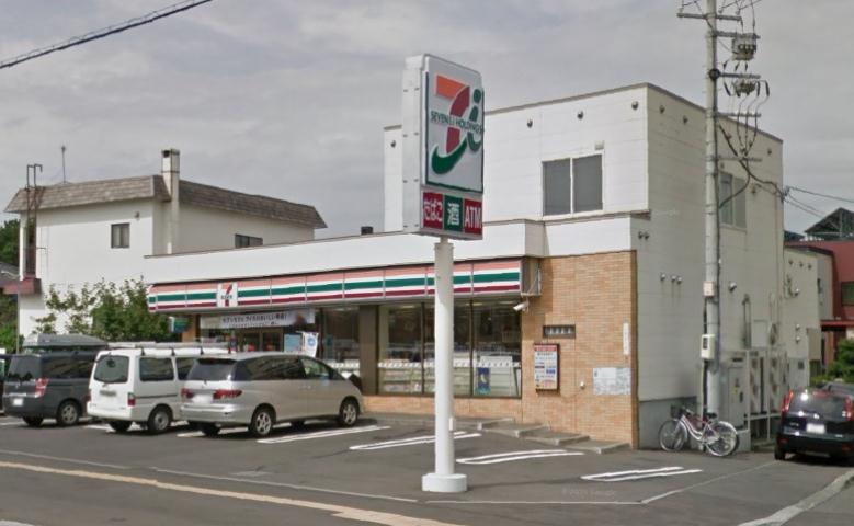 コンビニ　セブンイレブン（コンビニ）まで733m