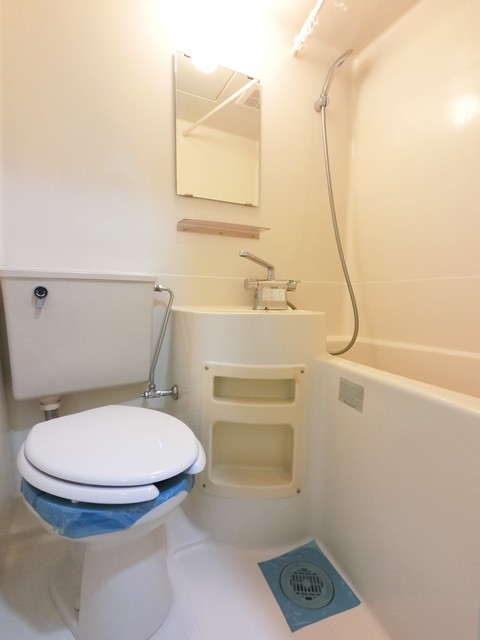 バス・シャワールーム　お掃除も簡単な３点ユニットバス♪