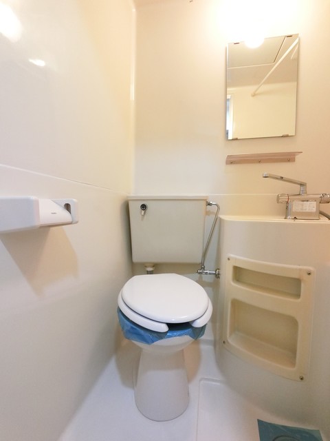 トイレ　お掃除も簡単な３点ユニットバス♪