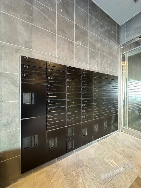 エントランス　宅配ボックス付き♪