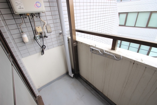 バルコニー　洗濯機置き場