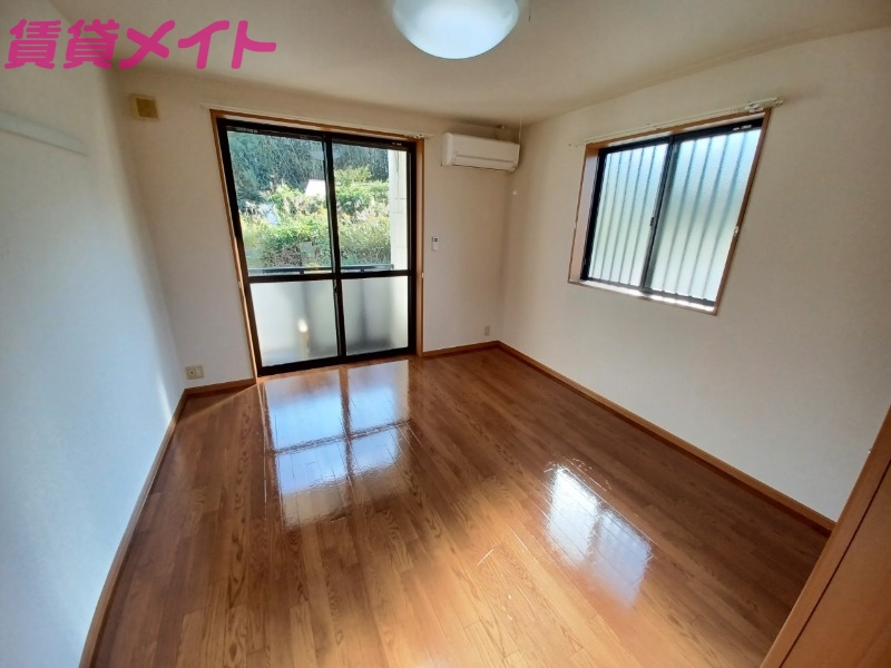 居室・リビング　同物件別室画像