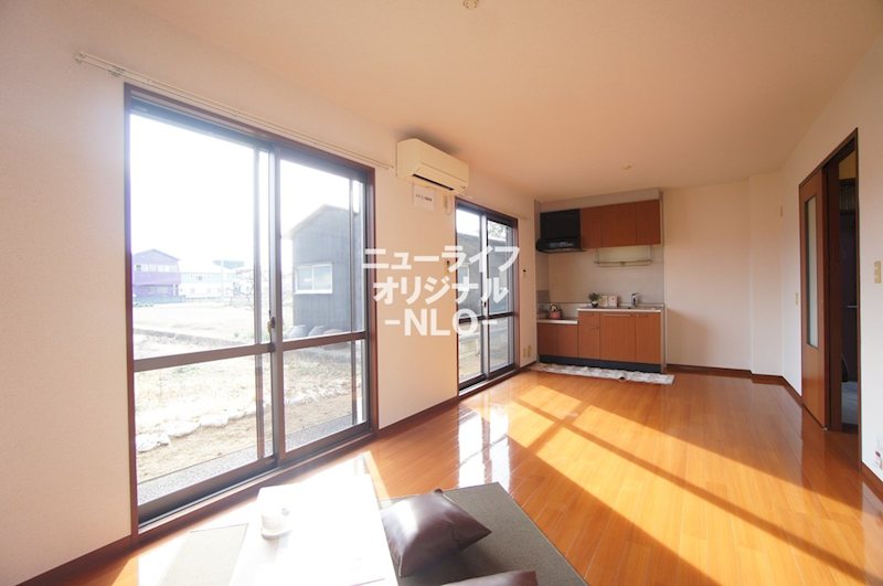 居室・リビング　家具の配置がしやすい横型リビング。