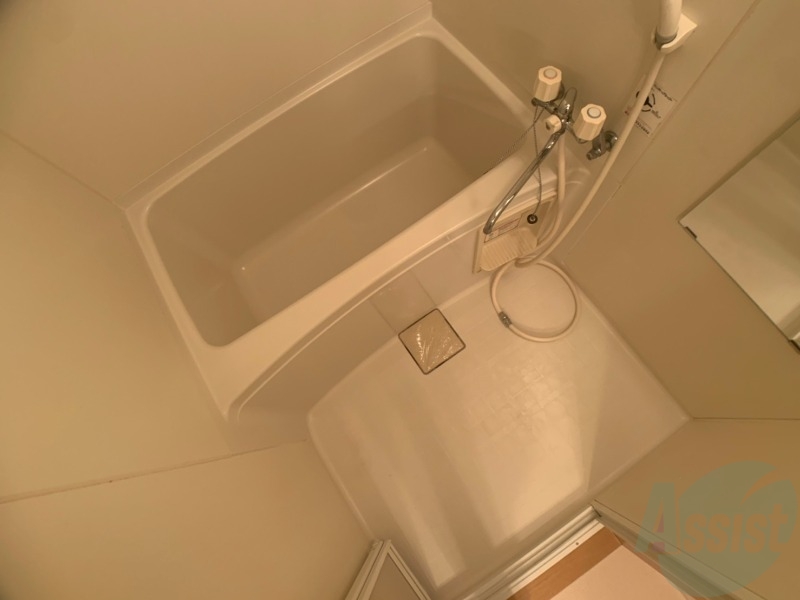 バス・シャワールーム　バスルームはこちらです。広々としてゆったり休めます。