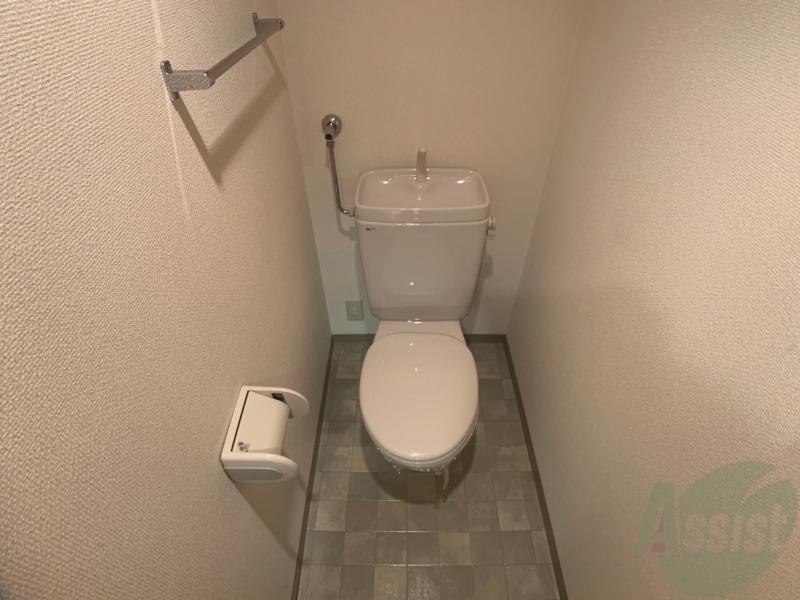 トイレ　こちらはトイレです。清潔感があり、安心して使用できます。