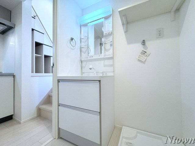 洗面設備　朝の支度にも助かる、独立の洗髪洗面化粧台