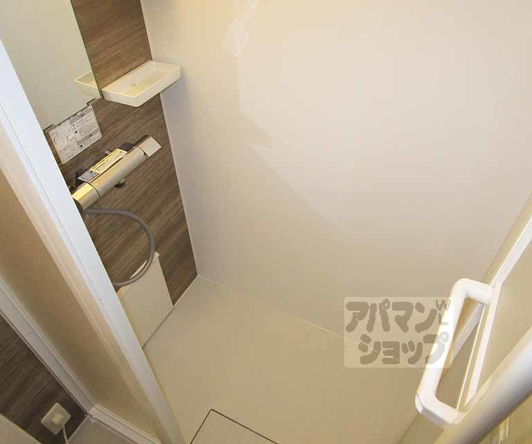 バス・シャワールーム　２０１号室の写真です。