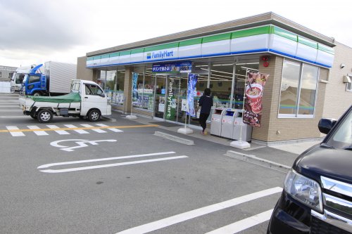 コンビニ　ファミリーマート葛城竹内店（コンビニ）まで446m