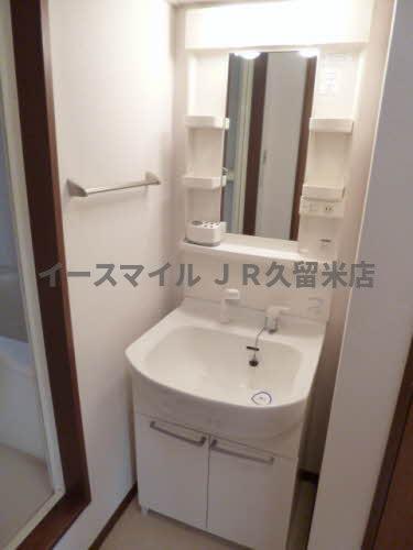 洗面設備　スペースが確保できる洗面所です