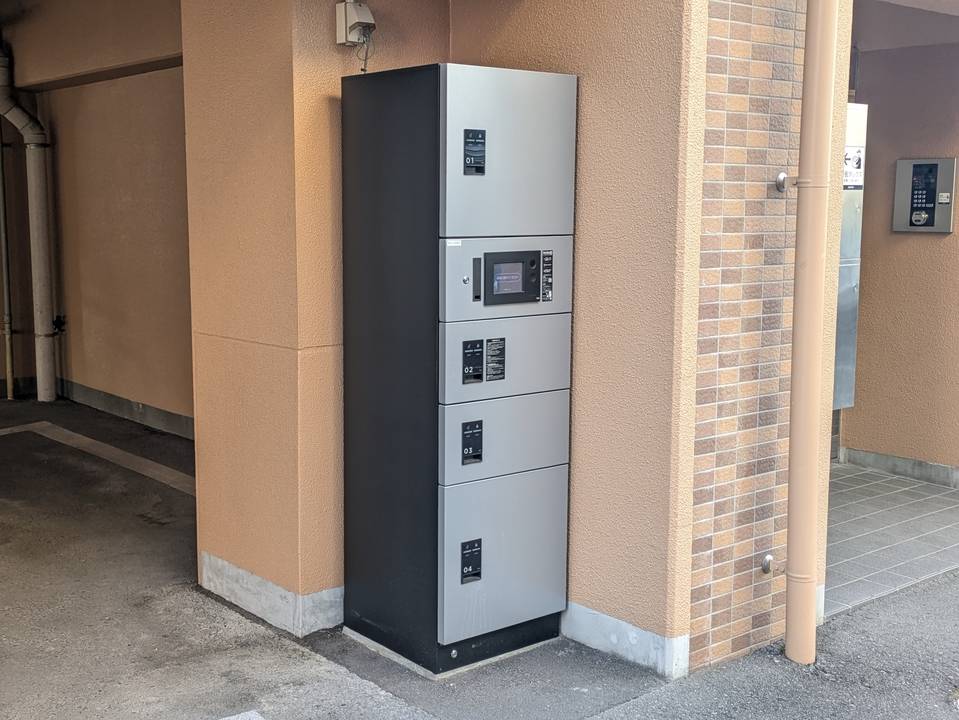 エントランス　宅配ボックス