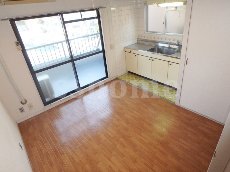 居室・リビング　日当たり良好の室内です☆