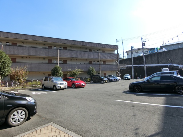 駐車場　駐車場（要空き確認）