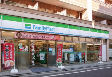 コンビニ　ファミリーマート 太子堂店（コンビニ）まで184m