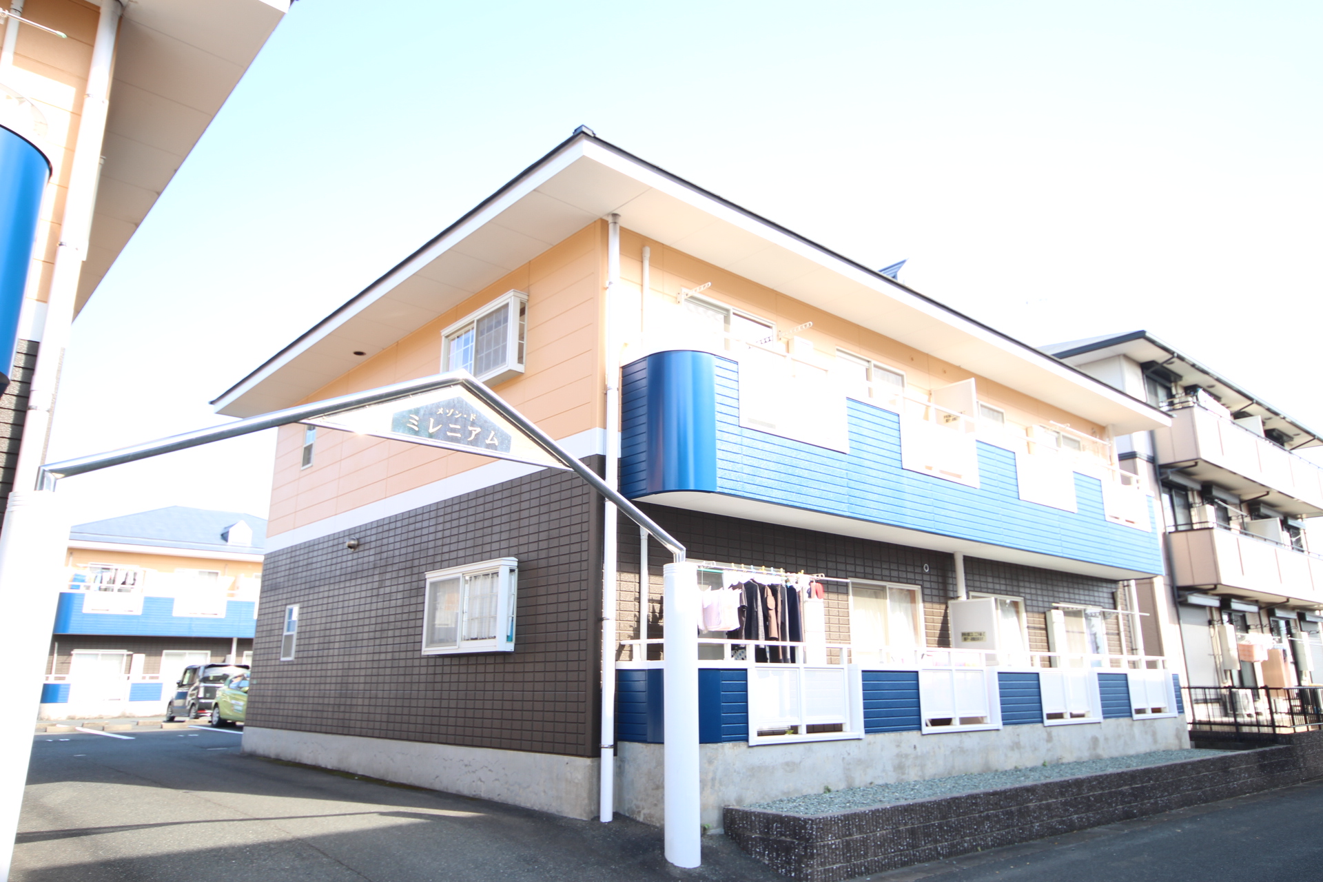 建物外観　外壁カラー変更してます。