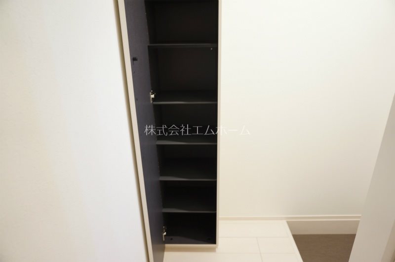 玄関　玄関　シューズボックス付（収納充実）