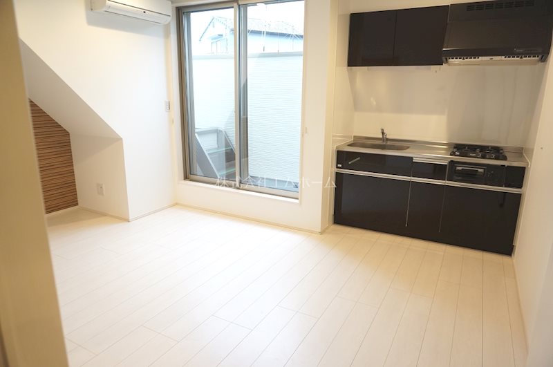 居室・リビング　LDK9.3帖　エアコン完備　バルコニー