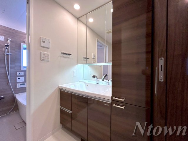 洗面設備　独立洗面台です