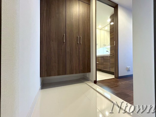 玄関　収納もある玄関です