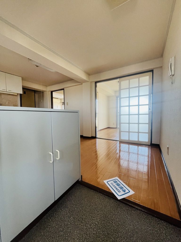 玄関　リビング/居室