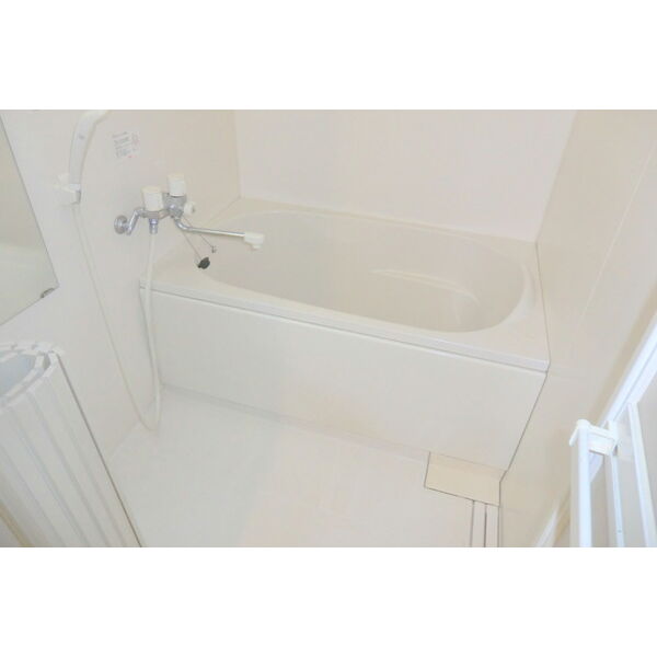 バス・シャワールーム　コンパクトで使いやすいお風呂です