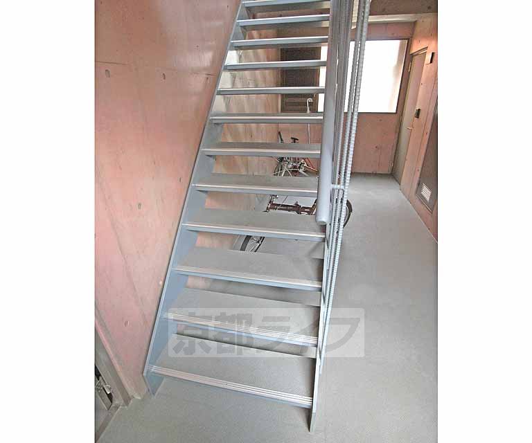 洗面設備　綺麗な洗面台です。