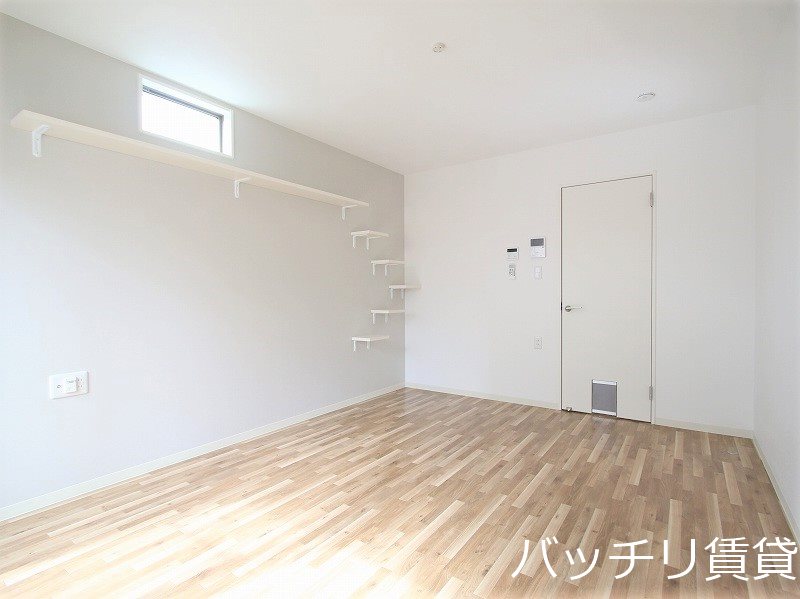 居室・リビング　同室タイプの反転画像掲載の為現況を優先します。