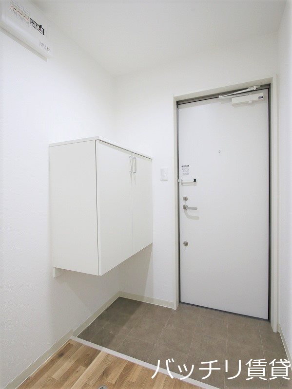 玄関　同室タイプの反転画像掲載の為現況を優先します。