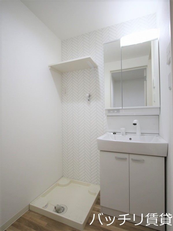 洗面設備　同室タイプの反転画像掲載の為現況を優先します。