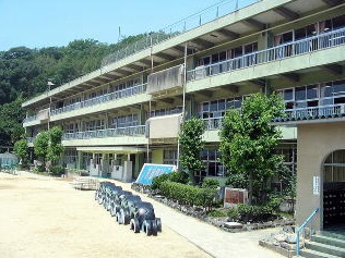 小学校　倉敷市立連島西浦小学校（小学校）まで643m