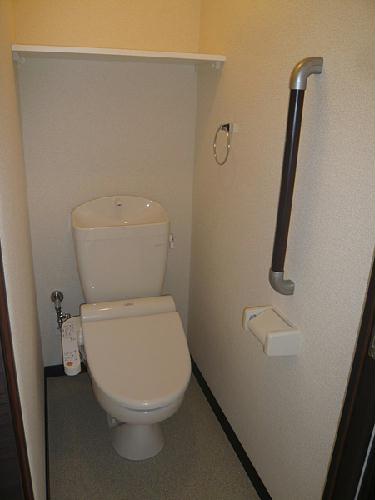 トイレ　温水洗浄便座バストイレ別で使いやすさ抜群