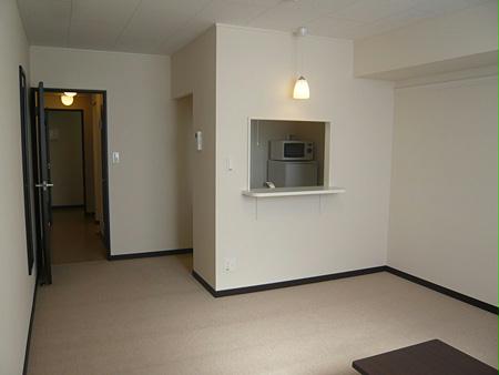 居室・リビング　小さなカウンターもありお洒落な間取り