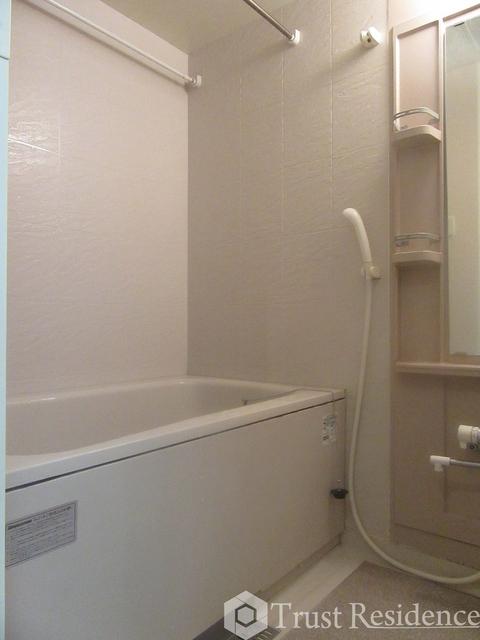 バス・シャワールーム　落ち着いた空間のお風呂です