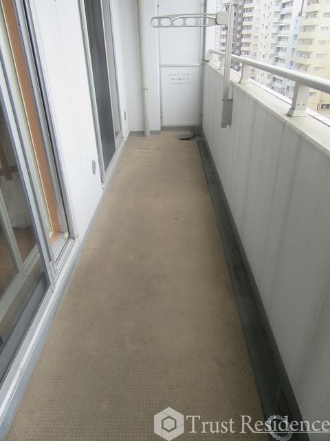 バルコニー　陽当たり良好なバルコニーです