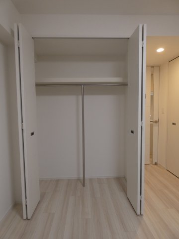 収納　ハンガーパイプ付きのクローゼット