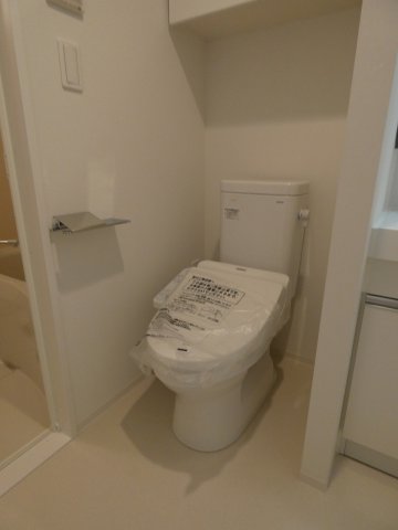 トイレ　温水洗浄便座です。