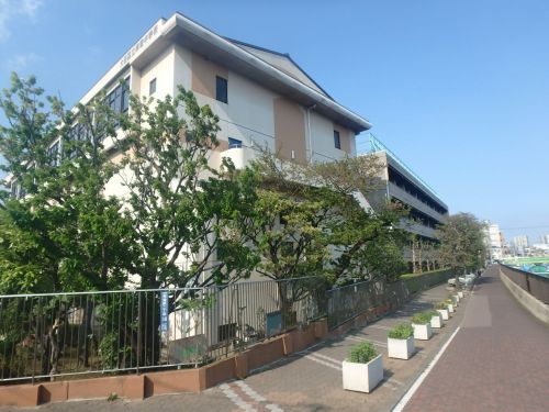 中学校　大田区立東蒲中学校（中学校）まで292m