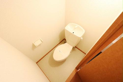 トイレ　広々としたキレイなトイレ