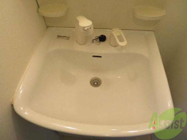 洗面設備　忙しい朝の味方、独立洗面台があるのは嬉しいですね。