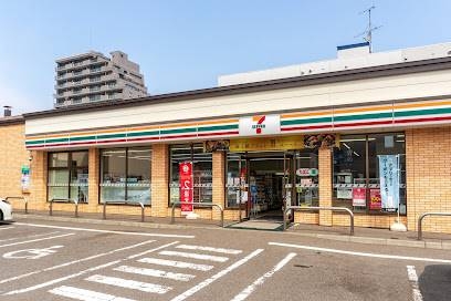 コンビニ　セブンイレブン札幌南19条西12丁目店（コンビニ）まで233m