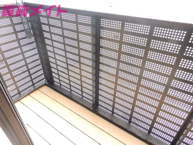 バルコニー　別部屋反転参考写真です。